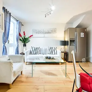 Apartment Destination Docklands, London